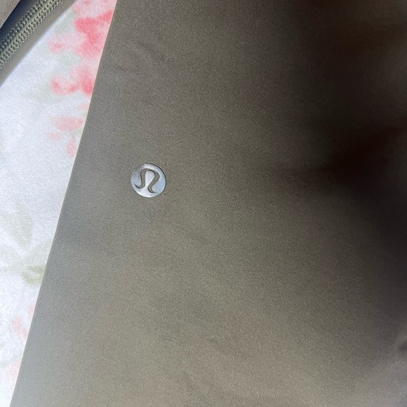 LULULEMON ATHLETICA On the Fly 7/8 Pant Legging Dark Olive Sz 2 Drawstring Crop - Picture 4 of 7